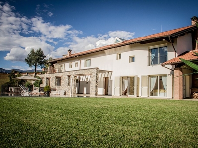Prestigiosa villa di 350 mq in vendita, Castelnuovo di Garfagnana, Italia