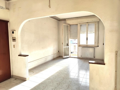 Quadrilocale a Livorno, 1 bagno, giardino in comune, posto auto, 80 m²