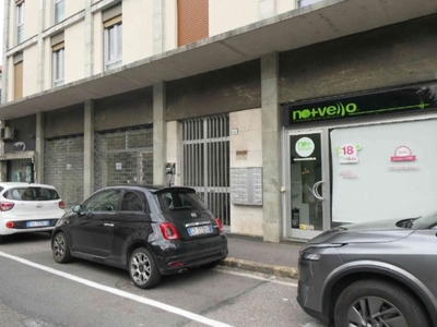 Quadrilocale in Via Antonio Ghislanzoni 19 in zona Centro a Lecco