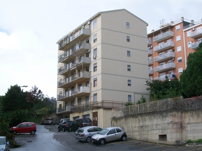 Quadrilocale in Via Saro Leonardi 23 in zona Annunziata Bassa,s. Licandro a Messina