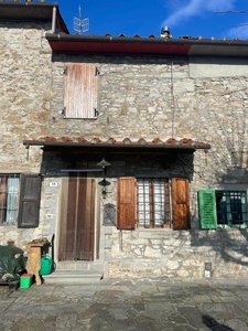 Terratetto - terracielo a Pistoia, 4 locali, 1 bagno, 67 m², abitabile