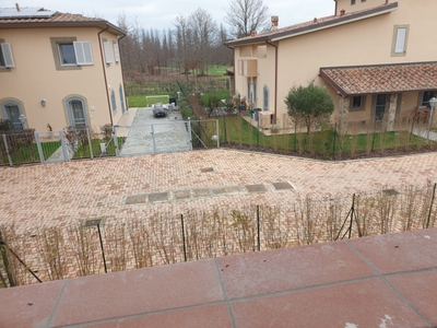 Terratetto - terracielo a Prato, 3 locali, 2 bagni, giardino privato