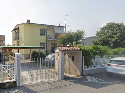 Trilocale in Via Gramsci 17, Castelcovati, 1 bagno, 148 m², 1° piano