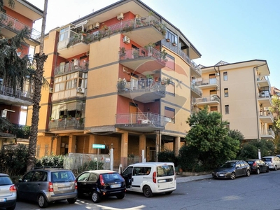 Trilocale in Via Mazzini, Gravina di Catania, 1 bagno, con box, 94 m²