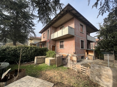 Viale dell´Indipendenza Monteveglio 7 vani 130mq