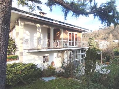 Villa a Broni