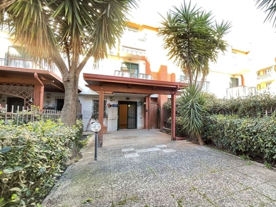 Villa a schiera in Via Sandro Pertini in zona Macchia Gialla a Foggia