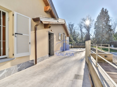 Villa con terrazzo a Bernareggio