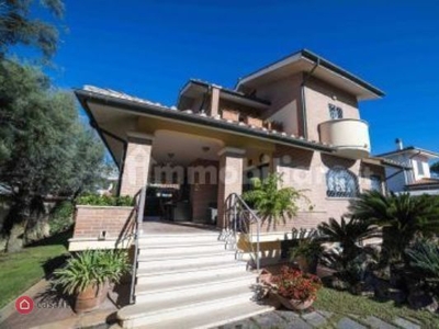 Villa in Affitto in Via Lerici a Fiumicino