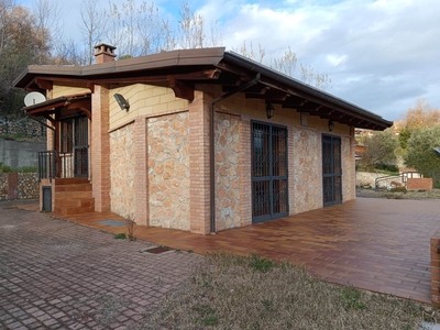 Villa in ottime condizioni in zona di Pasquali a Mendicino