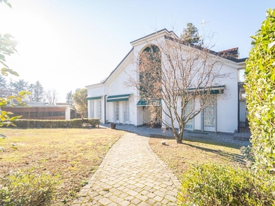 Villa in vendita a Besnate