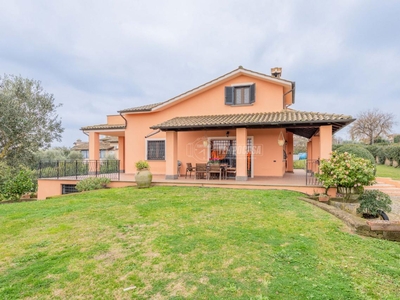 Villa in vendita a Bracciano