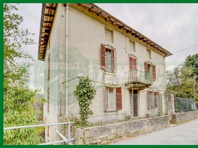 Villa in vendita a Casalzuigno