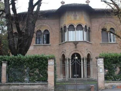 Villa in Vendita a Reggio Emilia Via R. Franchetti