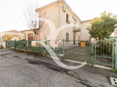 Porzione di casa in Via lodi, San Giovanni in Persiceto, 5 locali