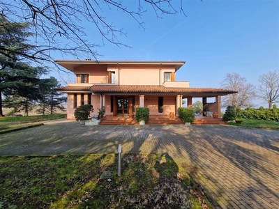 Villa in Via San Martino, 26 a Monte San Pietro
