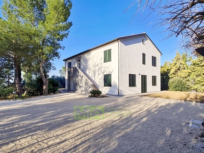 Villa singola in Contrada Zoccolanti, Potenza Picena, 11 locali