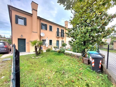 Villetta a schiera con giardino in via capitello 1/a, Porto Viro