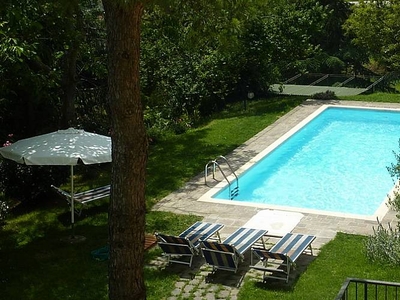 Villa con piscina privata a 700 metri dal paese