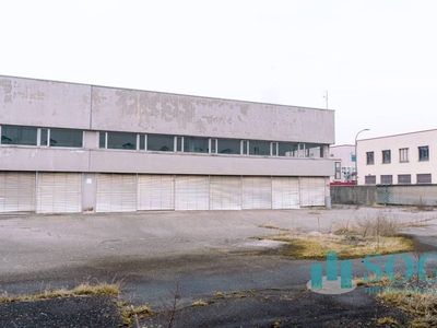 Capannone Industriale in vendita a Cernusco sul Naviglio via Lodi