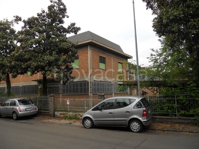 Capannone Industriale in vendita a Modena via Giuseppe Zarlati, 100