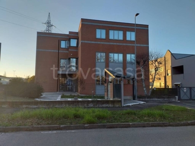 Capannone Industriale in vendita a Parma via Lodovico Borsari, 25/a