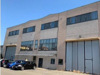 Capannone Industriale in vendita a Pogliano Milanese via s. pio da pietrelcina 25