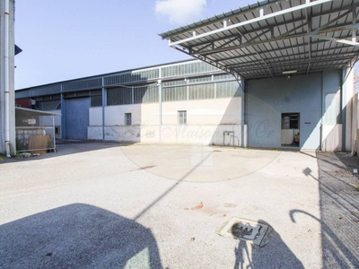Capannone Industriale in vendita a Salerno via Acquasanta
