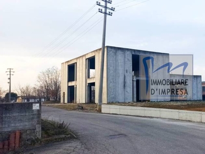 Capannone Industriale in vendita a Traversetolo via Boni
