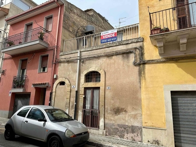 Casa indipendente in Via Duca D'Aosta 39, Ragusa, 3 locali, 1 bagno