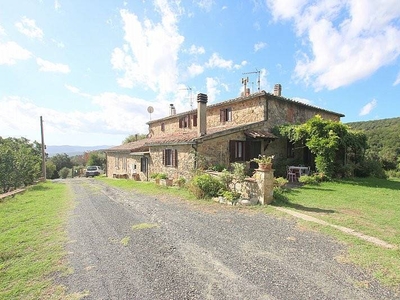 Rustico Casale con Vista Panoramica in Vendita a Montecatini Val di Cecina