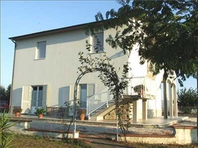Casa di Campagna con Terreno in Vendita tra Riotorto e Venturina, Toscana
