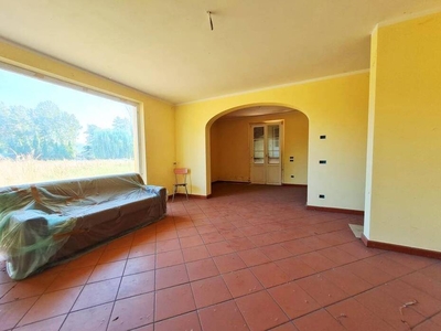 Independent Villa For Sale in Capannori, Lucca