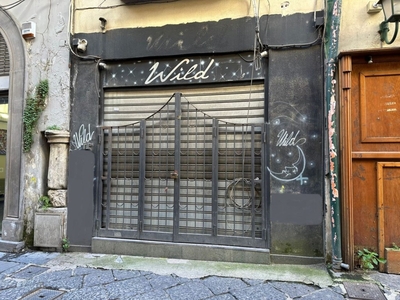 Locale Commerciale in vendita ad Aversa via Seggio 86