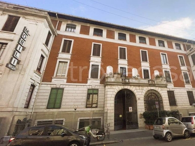 Magazzino in vendita a Milano via Amatore Antonio Sciesa, 21
