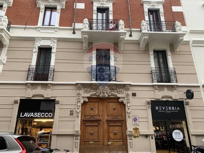 Magazzino in vendita a Milano via Melloni, 18