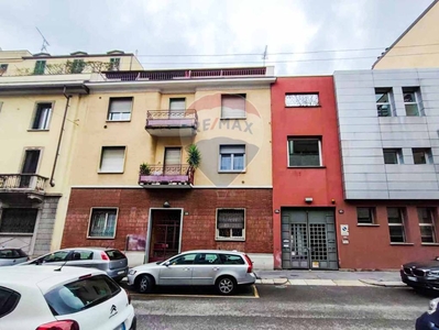 Magazzino in vendita a Milano via Paolo Lomazzo, 33