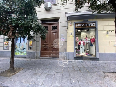 Magazzino in vendita a Napoli corso Giuseppe Garibaldi, 189