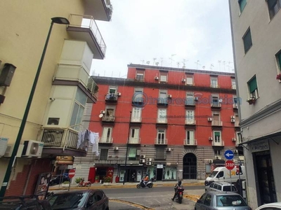 Magazzino in vendita a Napoli via Caio Duilio