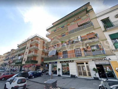 Magazzino in vendita a Napoli via Francesco De Pinedo, 25
