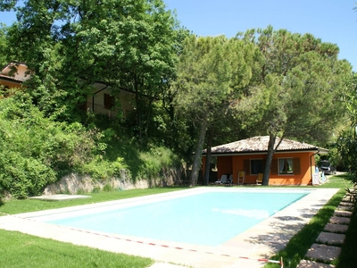 Moderno Bungalow a Garda con piscina