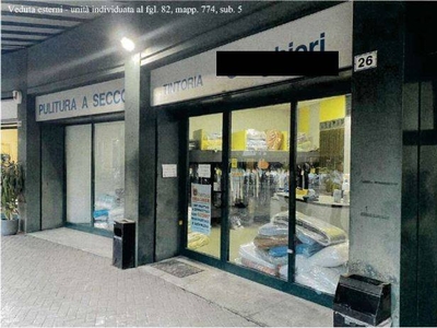 Negozio all'asta a Piacenza galleria Del Sole - centro civico commerciale farnesiana, 26