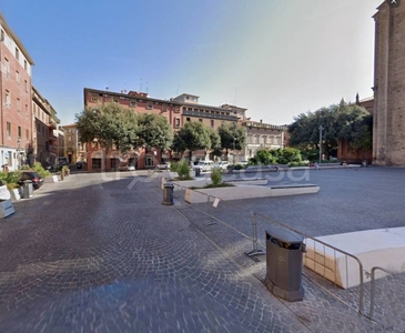 Negozio in vendita a Bologna piazza San Francesco d'Assisi