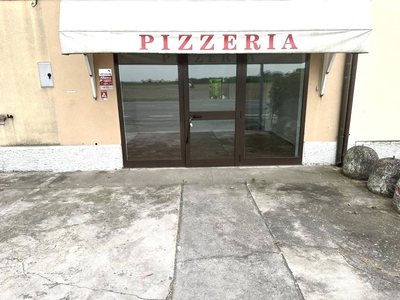 Negozio in vendita a Ferrara via Copparo, 442