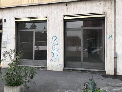 Negozio in vendita a Milano via Ajaccio, 1