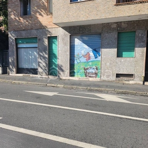 Negozio in vendita a Milano via Arbe, 85