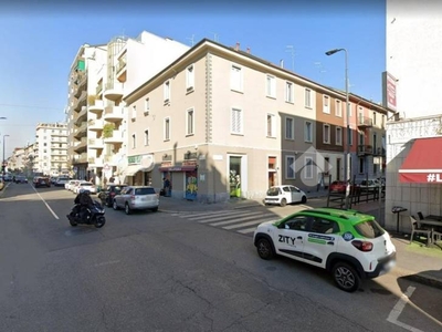 Negozio in vendita a Milano via Don Giovanni Verità, 1