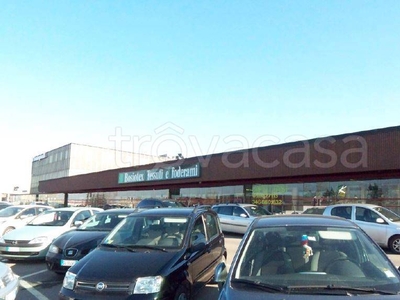 Negozio in vendita a Modena via Antonio Delfini, 12