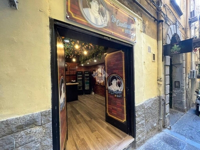 Negozio in vendita a Napoli gradoni di Chiaia, 63