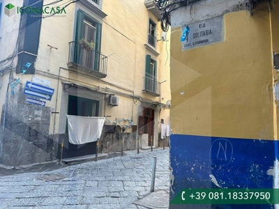 Negozio in vendita a Napoli via della Solitaria, 31